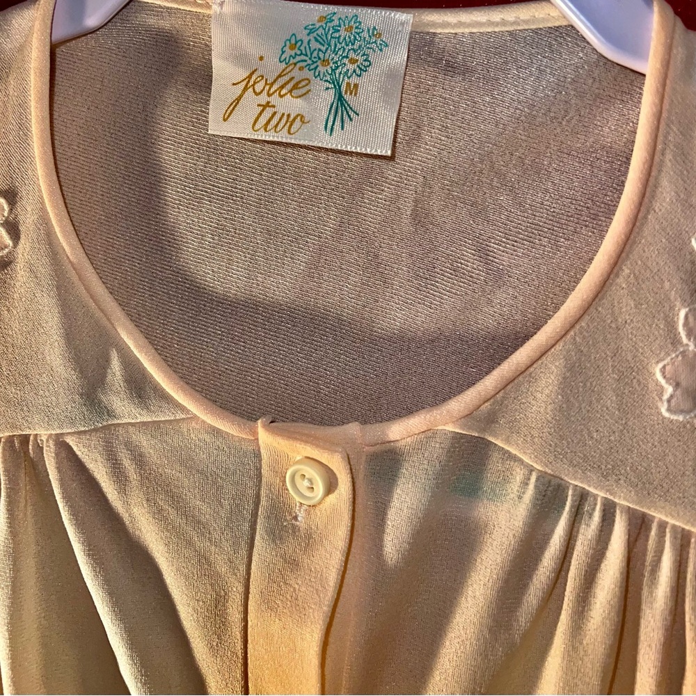 Jolie Elegant Cream Button-Front Robe - Picture 3 of 3